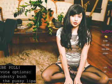 girl
        ingennui cam image #566875