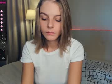 girl
        erline_may cam image #3692945