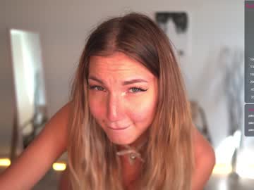 girl
        kelly_the_horniest cam image #2154894