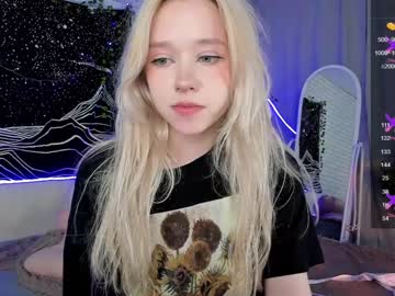 girl
        irma_bell cam image #1702346