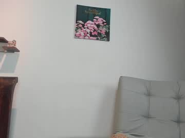girl
        analucia_suarez1 cam image #165028