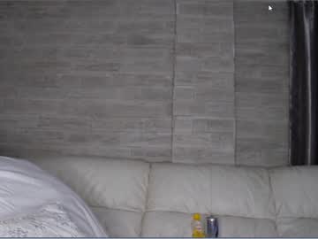 girl
        dee_waters cam image #570594