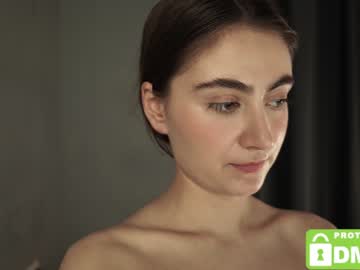girl
        tessarosse_ cam image #1640762