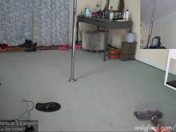 girl
        vivid_whit cam image #442745