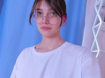 girl
        alanaricher cam image #1365272