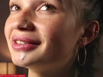 girl
        katymolly cam image #1914638