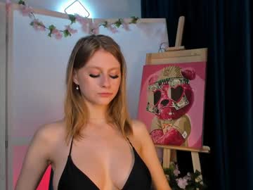 girl
        keeleyfarro cam image #6764514