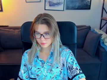 girl
        lisa_roses cam image #466304
