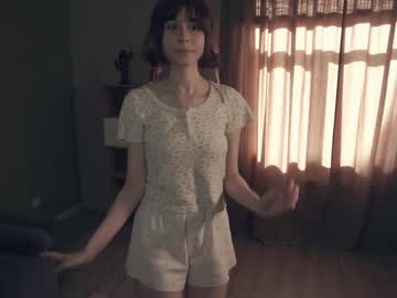 girl
        meghanash cam image #4024925