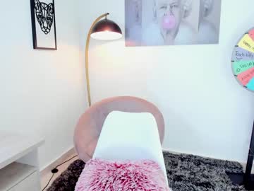 girl
        missniley cam image #1921900