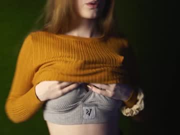 girl
        tinabredley cam image #3328352