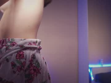 girl
        miss_sweetdream cam image #373420