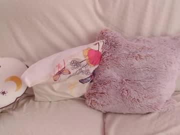 girl
        clementine__ cam image #5690847