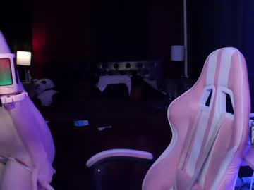 girl
        ccinnamon cam image #1241072