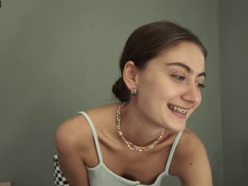 girl
        tessarosse_ cam image #2047964