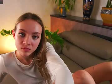girl
        sunnivaharder cam image #6576186