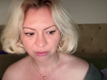 girl
        kiradivine cam image #6749368