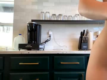 girl
        mswilderness420 cam image #3501543
