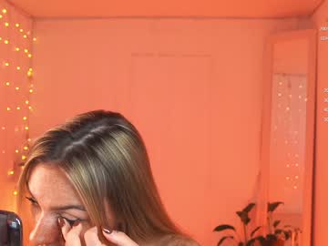 girl
        artease cam image #3084354