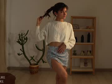 girl
        ellelure_ cam image #6060875