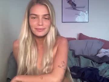girl
        littlemaryjane19 cam image #4279753