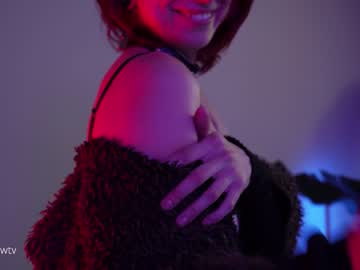 girl
        lizmreow cam image #4027318