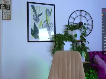 girl
        elizabeth__gray cam image #1670238