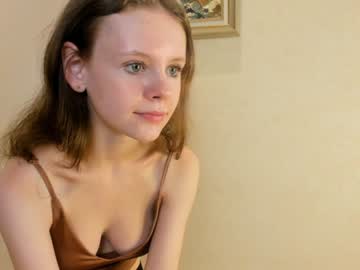 girl
        maryrogersa cam image #2249600