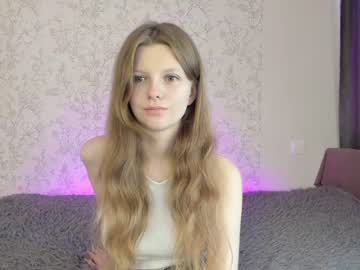 girl
        alainaestrada cam image #2709721