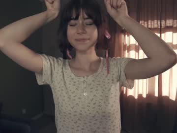 girl
        meghanash cam image #4025029