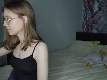 girl
        lowress cam image #6287068