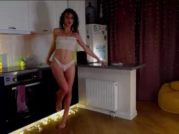 girl
        _eva_001 cam image #2224226