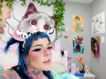 girl
        laika cam image #2420328