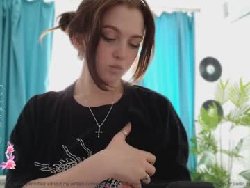 girl
        small_blondee cam image #4261488