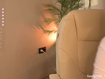 girl
        mia_milagros cam image #3999841