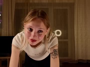 girl
        lynettedendy cam image #6878278