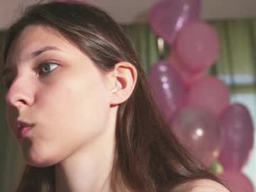 girl
        whisper_of_love cam image #6823983