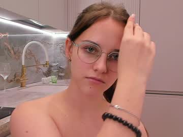 girl
        dream_beam cam image #5943045