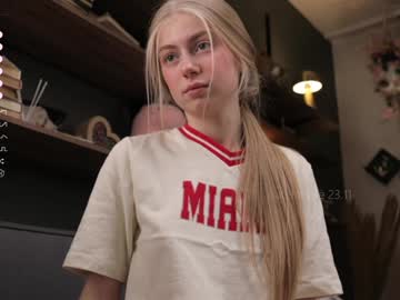 girl
        kateharrise cam image #5541030