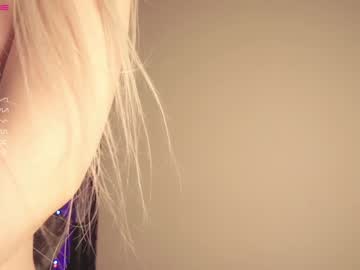girl
        yolandabertha cam image #1470617