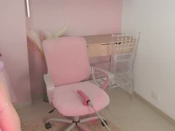 girl
        little_effy18_ cam image #4833222