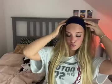 girl
        vicidreamm cam image #6626252