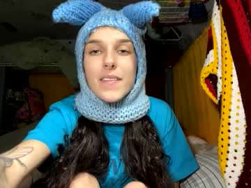 couple
        roocloo cam image #5399763