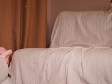 girl
        bonnie_petite cam image #3572297