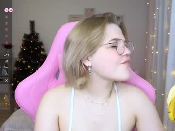 girl
        maya_blonde18 cam image #5733064
