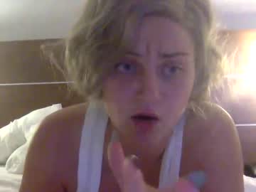 girl
        emtt44 cam image #4972629