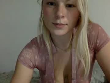 girl
        sukimeelong cam image #3352699