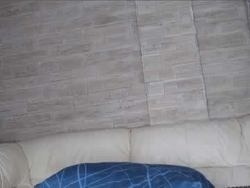 girl
        dee_waters cam image #618010