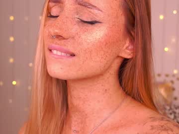 girl
        artease cam image #369479