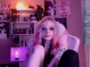 girl
        lollyshy__ cam image #6254140